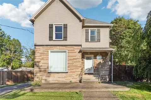 39 Belmont Ave, Niles, OH 44446