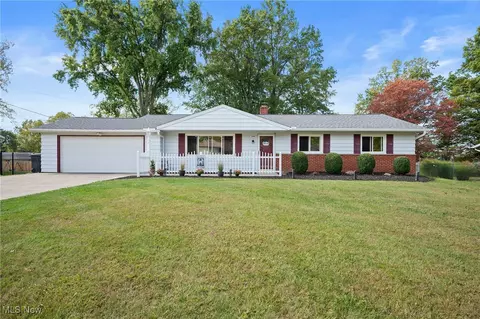 8696 Parkdale Dr, North Royalton, OH 44133