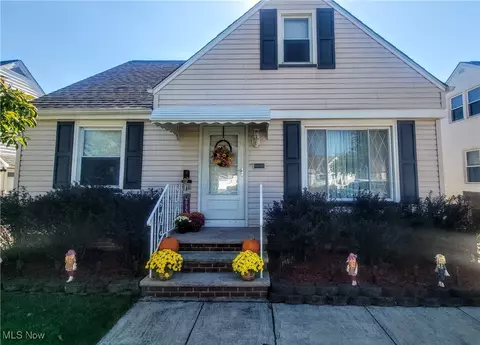 13704 Woodward Blvd, Garfield Heights, OH 44125