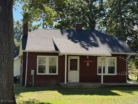 1127 Millbrook Sq NE, Bolivar, OH 44612