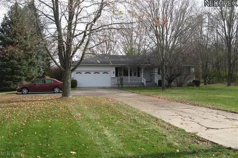 7411 Lewis Rd, Olmsted Twp, OH 44138