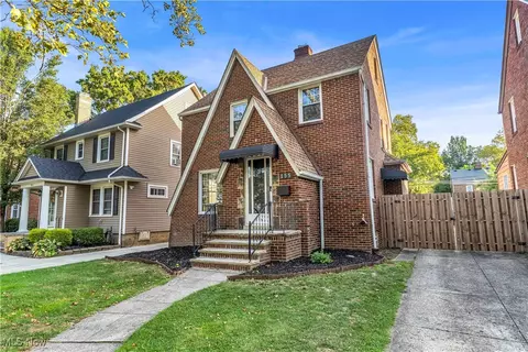 155 E 211th St, Euclid, OH 44123 photo 2