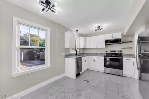 155 E 211th St, Euclid, OH 44123 photo 18