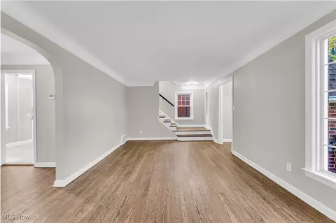 155 E 211th St, Euclid, OH 44123 photo 5