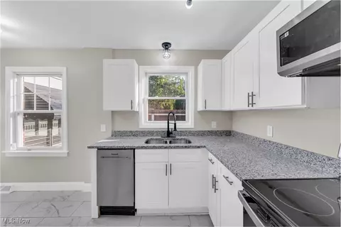 155 E 211th St, Euclid, OH 44123 photo 13