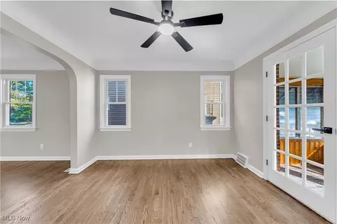 155 E 211th St, Euclid, OH 44123 photo 9