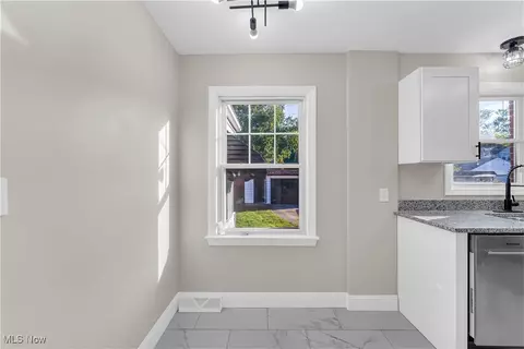 155 E 211th St, Euclid, OH 44123 photo 17