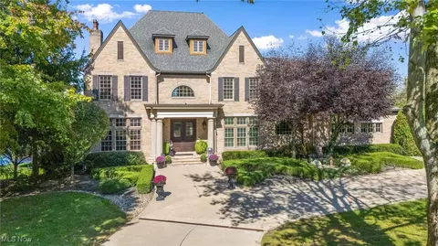 8068 Maplevale Dr, Canfield, OH 44406
