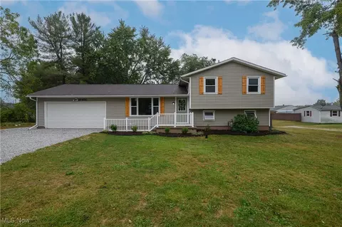 10400 Strausser St NW, Canal Fulton, OH 44614