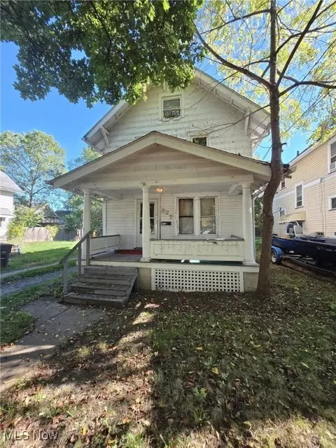 327 Black St, Akron, OH 44306