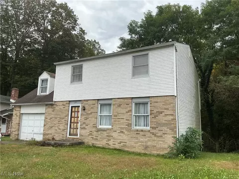 389 Stonewood St, Canal Fulton, OH 44614
