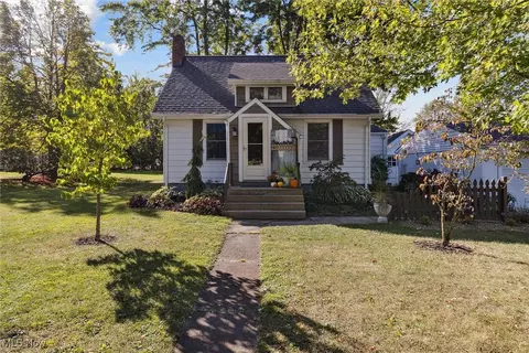 Exterior - 224 W Main St, Lagrange, OH 44050 photo 2 of 9