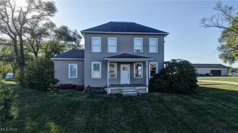 4585 Kemary Ave SW, Navarre, OH 44662