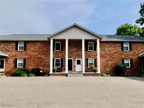 1246 W Maple St #4A, North Canton, OH 44720