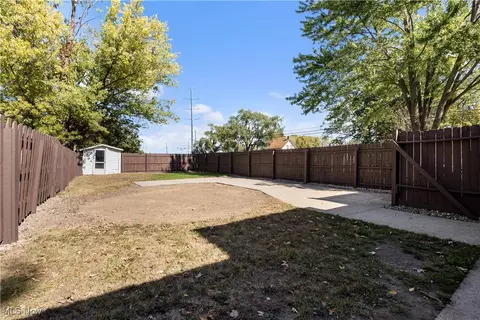 719 E 34th St, Lorain, OH 44055 photo 6