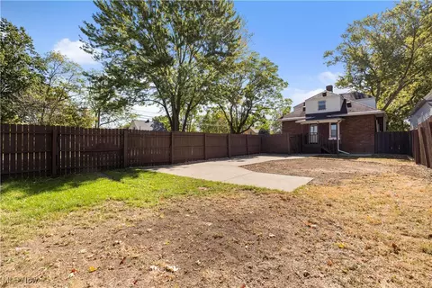 719 E 34th St, Lorain, OH 44055 photo 8