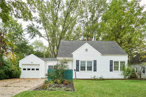 2430 Valley Rd, Cuyahoga Falls, OH 44223