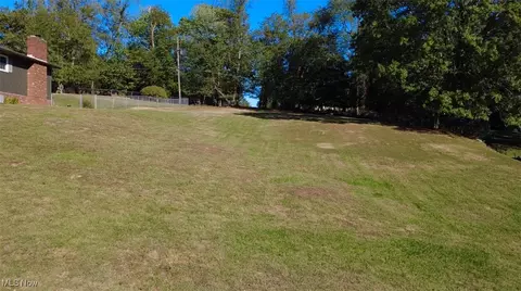 W Ray Drive, Zanesville, OH 43701