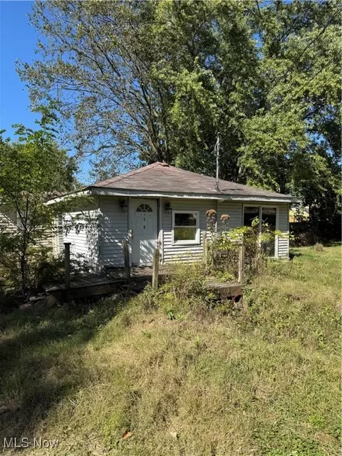 498 Ohio Ave, Barberton, OH 44203