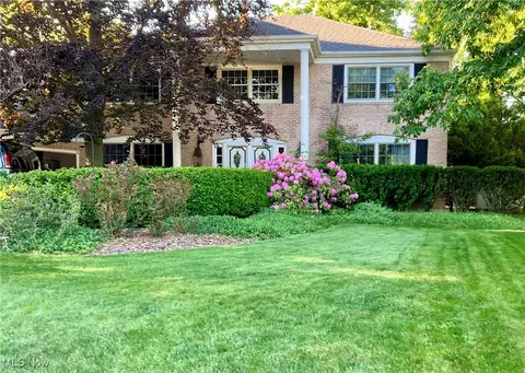 18162 Fawn Cir, Strongsville, OH 44136