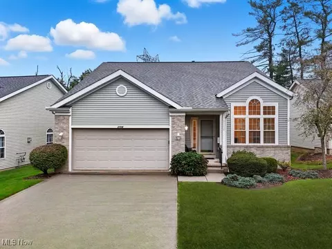 2708 Edgebrook Xing, Twinsburg, OH 44087
