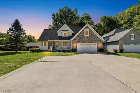 5608 Barton Rd, North Olmsted, OH 44070