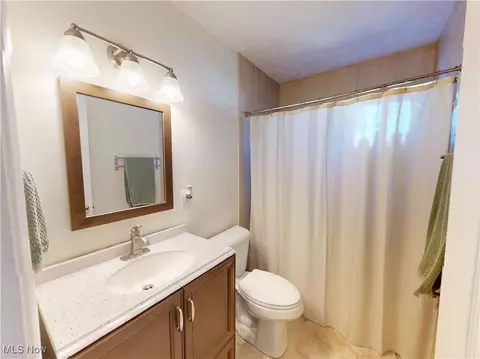Bath - 1847 Eldon Dr, Wickliffe, OH 44092 photo 1 of 2