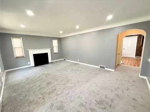 315 E 232nd St, Euclid, OH 44123 photo 2