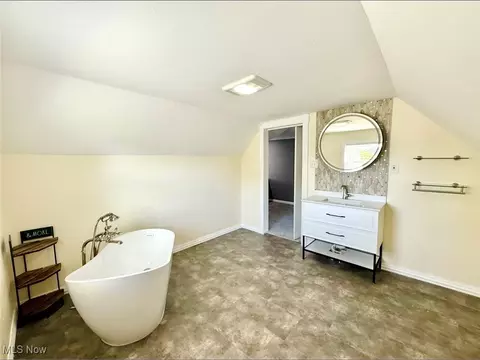 315 E 232nd St, Euclid, OH 44123 photo 17