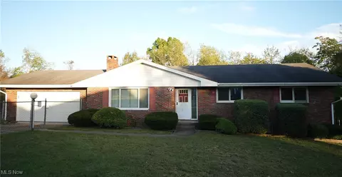 126 Iris Ln, Wheeling, WV 26003