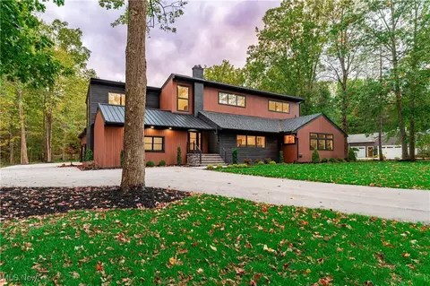 32570 Hiram Trl, Moreland Hills, OH 44022