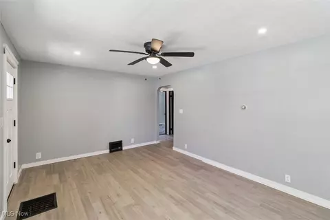 Living - 317 E 44th St, Lorain, OH 44052 photo 2 of 3