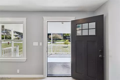 Entry Way - 317 E 44th St, Lorain, OH 44052 photo 1 of 1