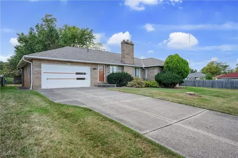 7558 Pleasant View Dr, Parma, OH 44134