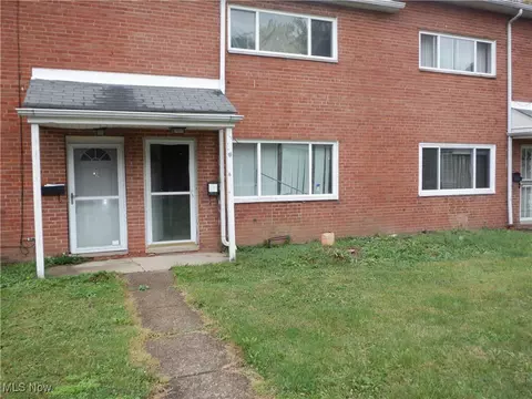 4957 Caroline Dr #15, Warrensville Heights, OH 44128