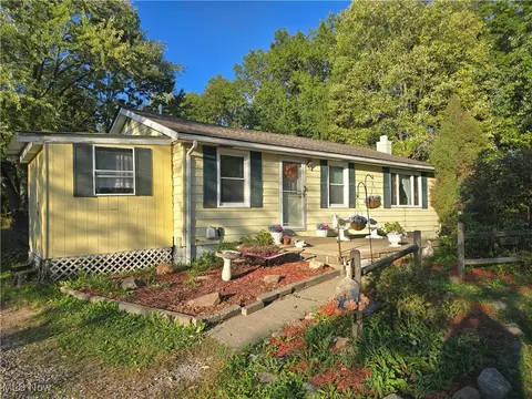 348 Fox Lake Rd, Wooster, OH 44691