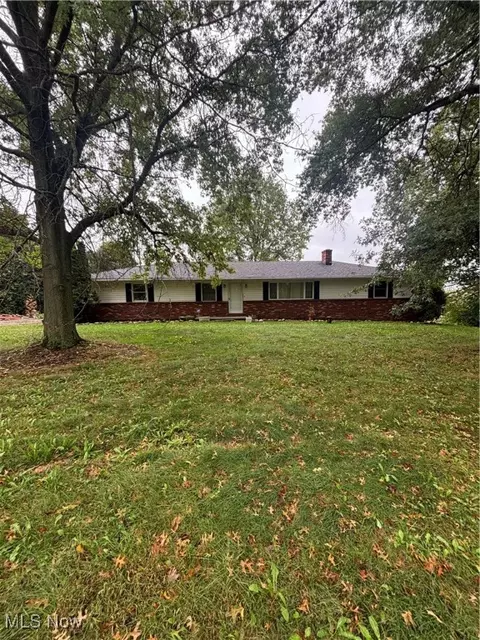 1772 Hartville Rd, Mogadore, OH 44260