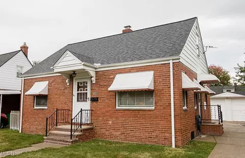 825 E 256th St, Euclid, OH 44132