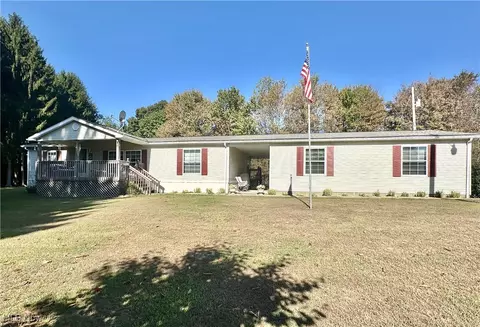 98 Whispering Pines Ln, New Cumberland, WV 26047