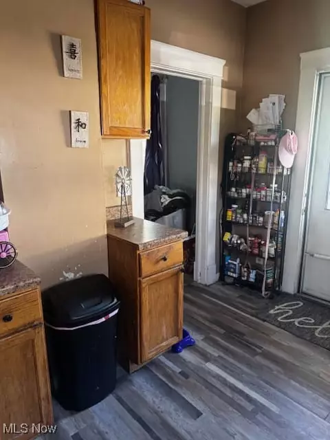 Entry Way - 1717 E 33rd St, Lorain, OH 44055 photo 3 of 5