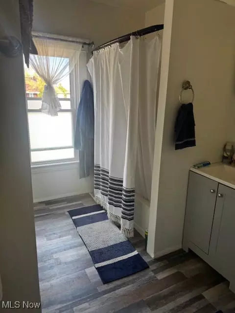 Bath - 1717 E 33rd St, Lorain, OH 44055 photo 2 of 2