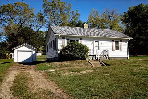 7803 Elson St SE, Waynesburg, OH 44688
