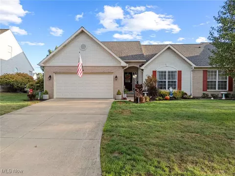 1709 Southpointe Cir NE, Canton, OH 44714