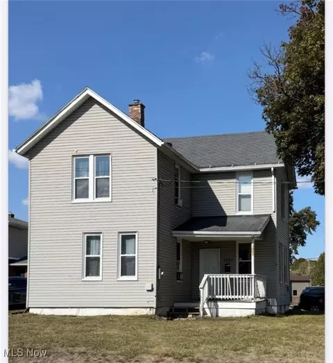 1021 Lippert Rd NE, Canton, OH 44704