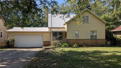 5074 Donovan Dr, Garfield Heights, OH 44125