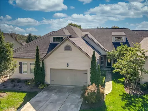 6424 Pebble Beach Dr NW, Canton, OH 44718
