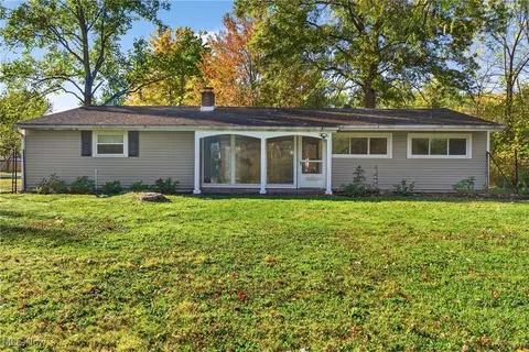 12750 Manchester Dr, Chesterland, OH 44026
