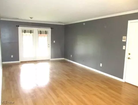 Living - 942 Pearson Cir #4, Boardman, OH 44512 photo 1 of 3