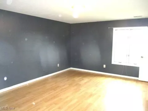 Living - 942 Pearson Cir #4, Boardman, OH 44512 photo 3 of 3