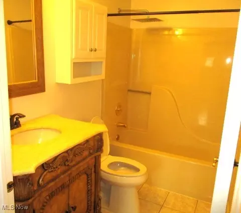 Bath - 942 Pearson Cir #4, Boardman, OH 44512 photo 2 of 2